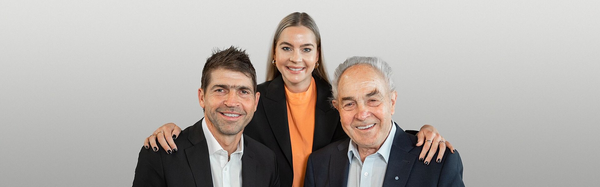 Foto der drei Generationen in der Gruppe: Werner, Lisa-Ann und Josef Rädlinger sen.